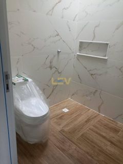 Casa de Esquina à Venda