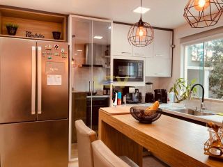 ☀️ Casa com Energia Solar | 160m² | 4 Quartos | Móveis Sob Medida ? + Edícula com Churrasqueira ? no Centro de Penha