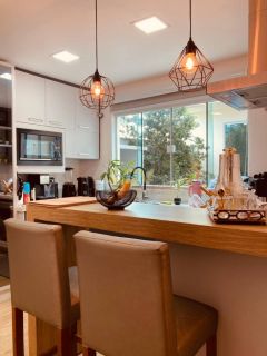 ☀️ Casa com Energia Solar | 160m² | 4 Quartos | Móveis Sob Medida ? + Edícula com Churrasqueira ? no Centro de Penha