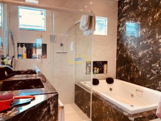 ☀️ Casa com Energia Solar | 160m² | 4 Quartos | Móveis Sob Medida ? + Edícula com Churrasqueira ? no Centro de Penha