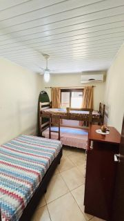 CASA AVERBADA NA PRAIA DE ARMAÇÃO – CONFORTO, LOCALIZAÇÃO E SEGURANÇA