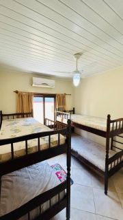 CASA AVERBADA NA PRAIA DE ARMAÇÃO – CONFORTO, LOCALIZAÇÃO E SEGURANÇA