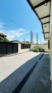 CASA AVERBADA NA PRAIA DE ARMAÇÃO – CONFORTO, LOCALIZAÇÃO E SEGURANÇA