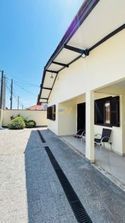CASA AVERBADA NA PRAIA DE ARMAÇÃO – CONFORTO, LOCALIZAÇÃO E SEGURANÇA