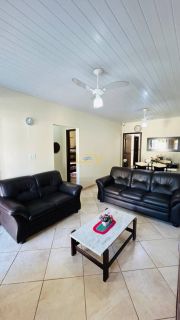 CASA AVERBADA NA PRAIA DE ARMAÇÃO – CONFORTO, LOCALIZAÇÃO E SEGURANÇA