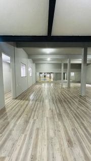 Imóvel Comercial no Centro de Penha — O Maior Ponto Comercial Disponível para Locação