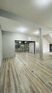 Imóvel Comercial no Centro de Penha — O Maior Ponto Comercial Disponível para Locação