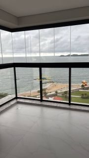 Viver de frente para o mar, na praia central mais desejada de Penha.