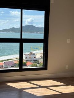 Viver de frente para o mar, na praia central mais desejada de Penha.