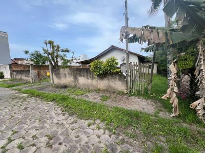 Terreno no bairro de Armação em Penha