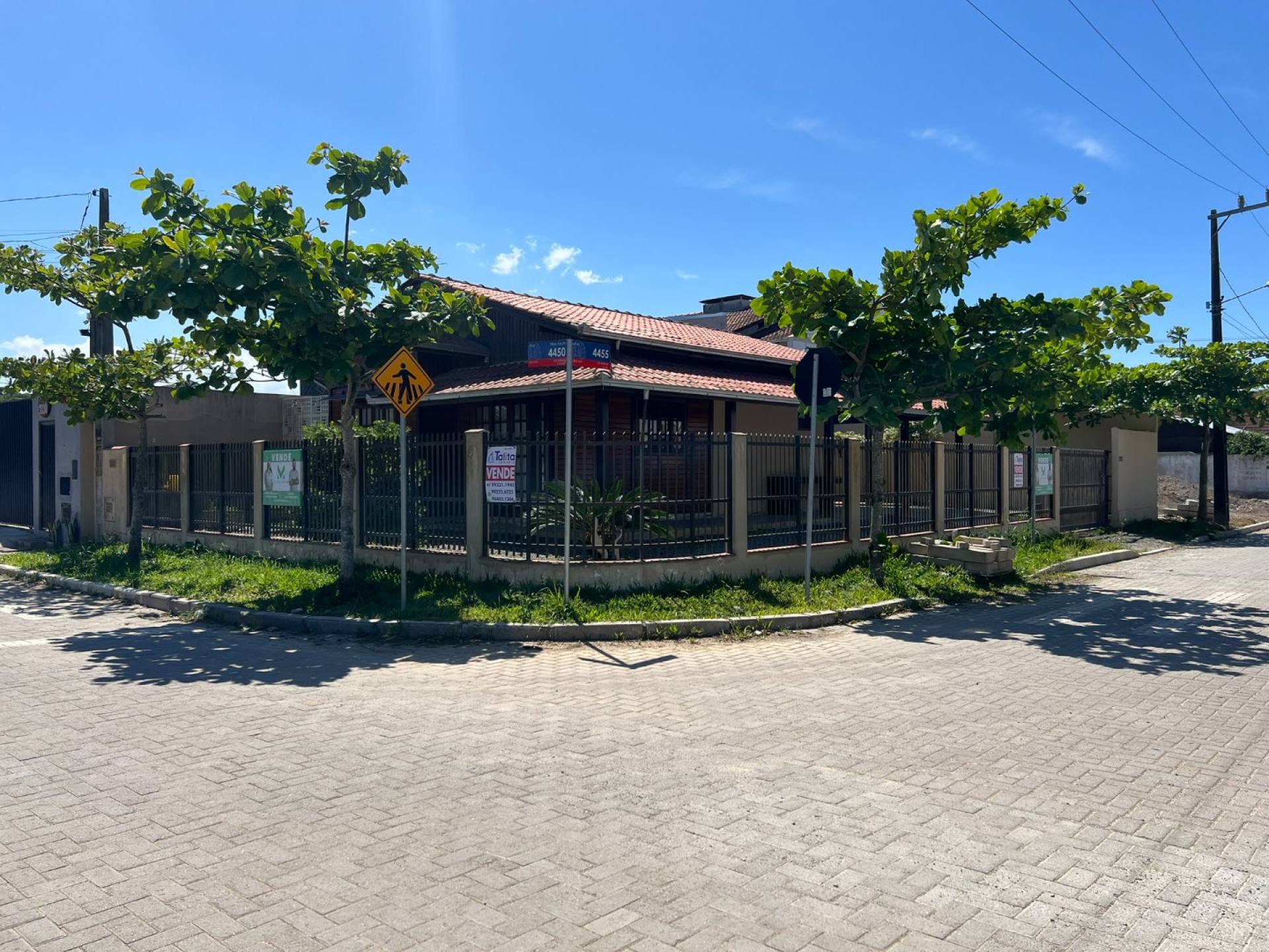 Casa de esquina no bairro Itacolomi em Balneário Piçarras