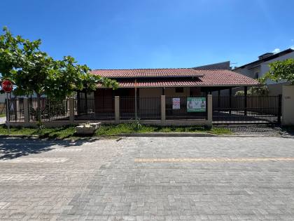 Casa de esquina no bairro Itacolomi em Balneário Piçarras