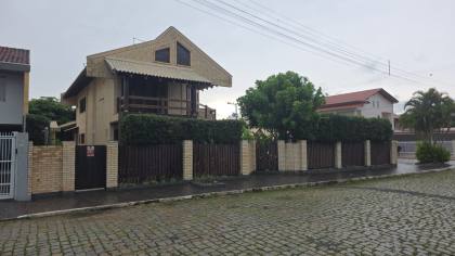 Casa de Alto Padrão à Venda – Praia de Armação - Penha/SC