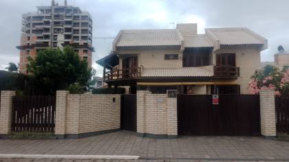 Casa de Alto Padrão à Venda – Praia de Armação - Penha/SC