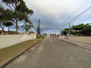Casa Para Vender com 3 quartos 1 suíte na praia do Ervino! em São Francisco Do Sul