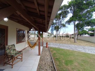 Casa Para Vender com 3 quartos 1 suíte na praia do Ervino! em São Francisco Do Sul