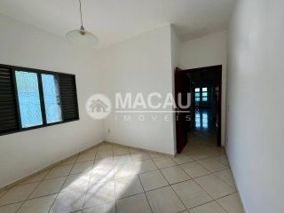 Casa em Residencial Fechado c/ Portaria 24 Hrs. e Muita Beleza Natural!