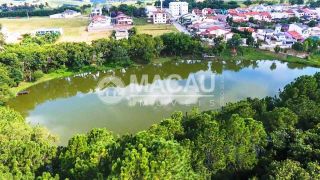Casa em Residencial Fechado c/ Portaria 24 Hrs. e Muita Beleza Natural!