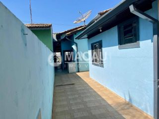 Casa em Residencial Fechado c/ Portaria 24 Hrs. e Muita Beleza Natural!