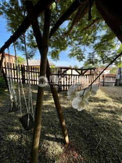 Casa Estilo Campo Rústica em Residencial Fechado!