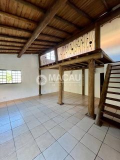 Casa Estilo Campo Rústica em Residencial Fechado!