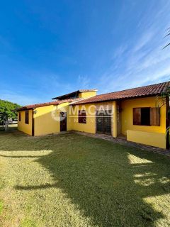 Casa Estilo Campo Rústica em Residencial Fechado!