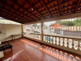 Casa com 3 dormitórios e aceita financiamento.