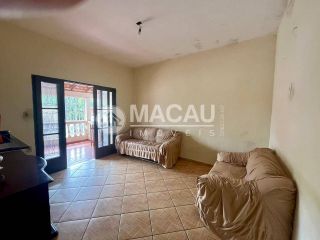 Casa com 3 dormitórios e aceita financiamento.