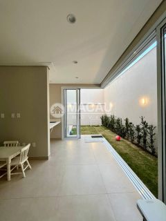 Belíssima Casa Térrea à Venda no Condomínio Nova Cachoeira