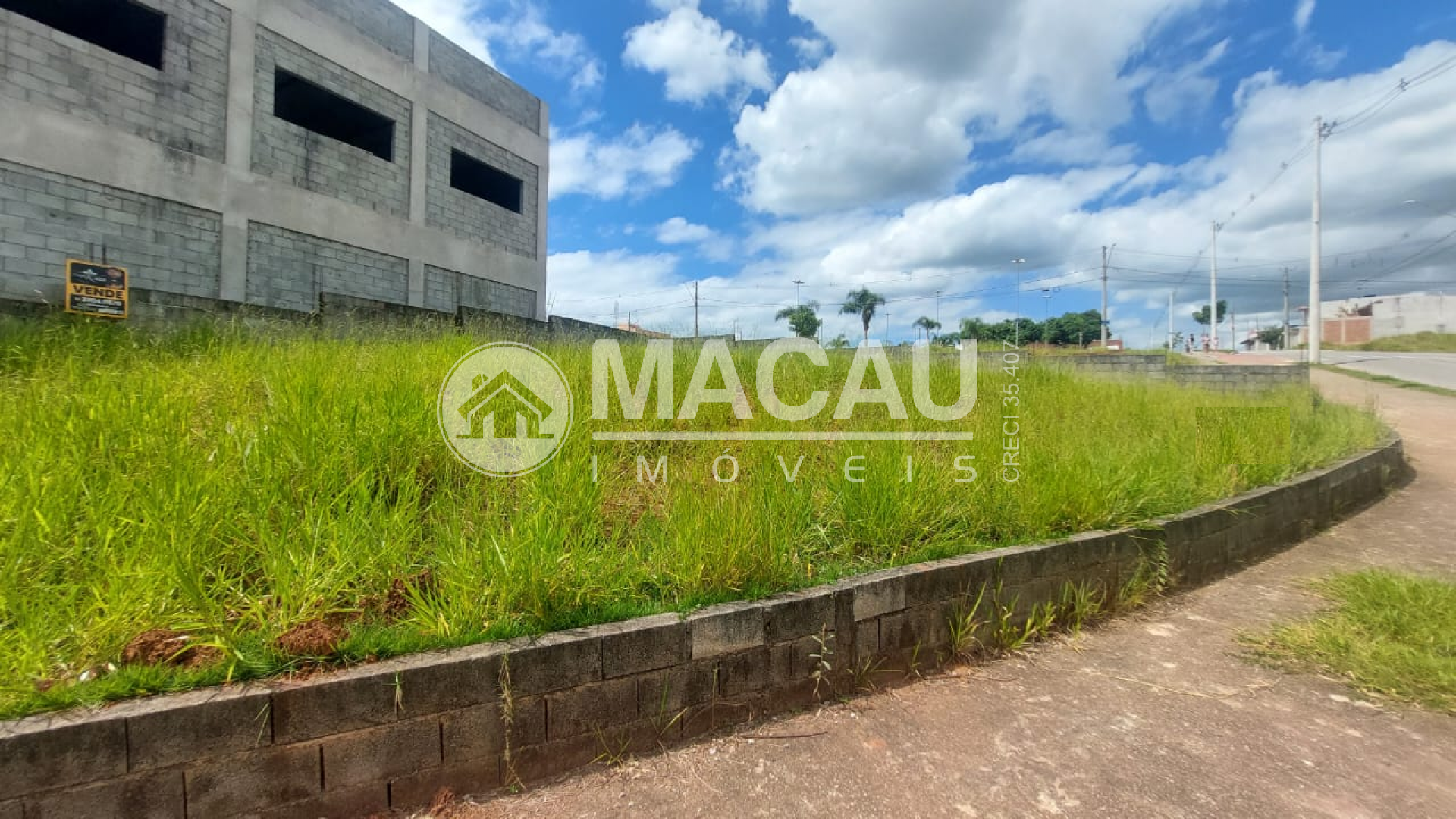 Lote / Terreno de Bairro Para Vender no bairro Alto dos Ypes  em São José Dos Campos