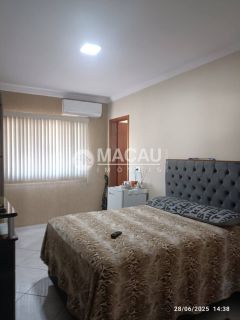 Casa de Condomínio Para Vender com 4 quartos 2 suítes no bairro Residencial Cooperi  em Guaratinguetá