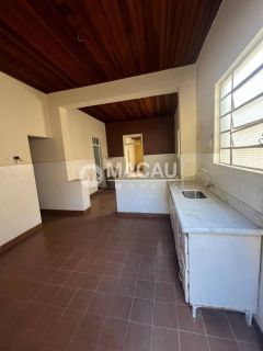 Casa Para Vender com 3 quartos no bairro Centro em Cachoeira Paulista