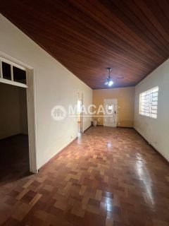 Casa Para Vender com 3 quartos no bairro Centro em Cachoeira Paulista