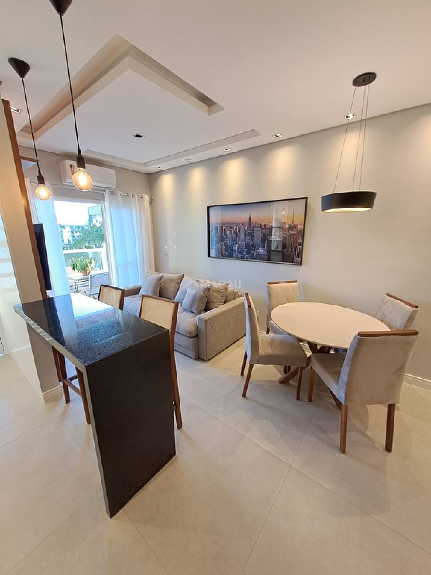 Apto à venda com 1 dorm. e varanda gourmet na Praia do Itaguá em Ubatuba