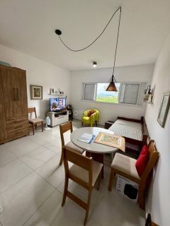 Kitnet disponível – Condomínio com vaga de garagem externa