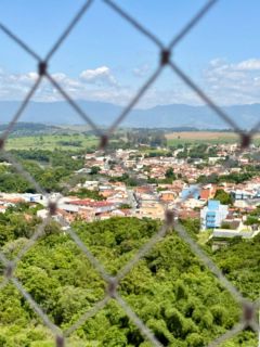 Kitnet disponível – Condomínio com vaga de garagem externa