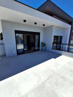 CASA DE ALTO PADRÃO À VENDA – NOVA CACHOEIRA