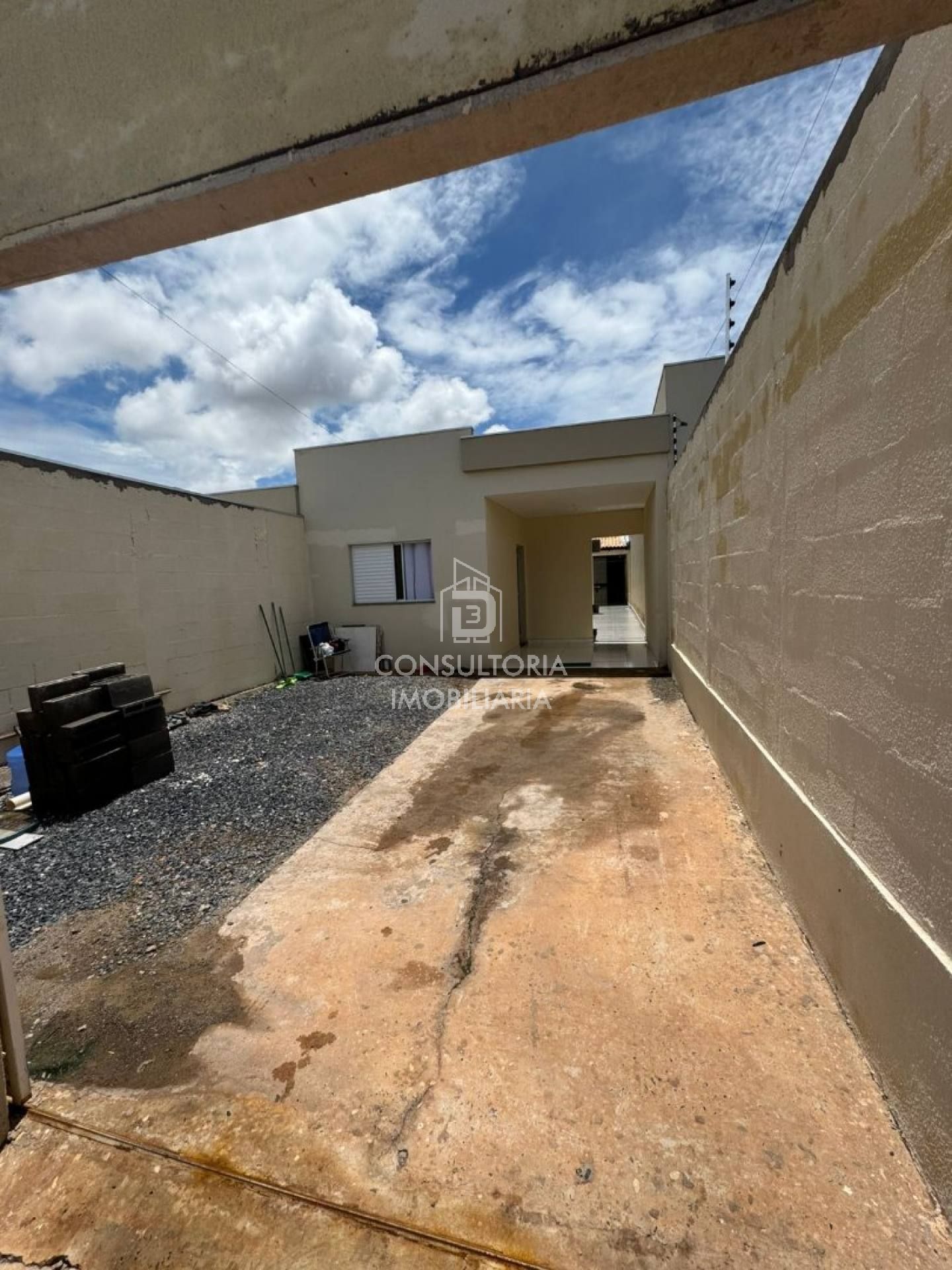 VENDO ESSA LINDA CASA  NO BAIRRO CANELAS