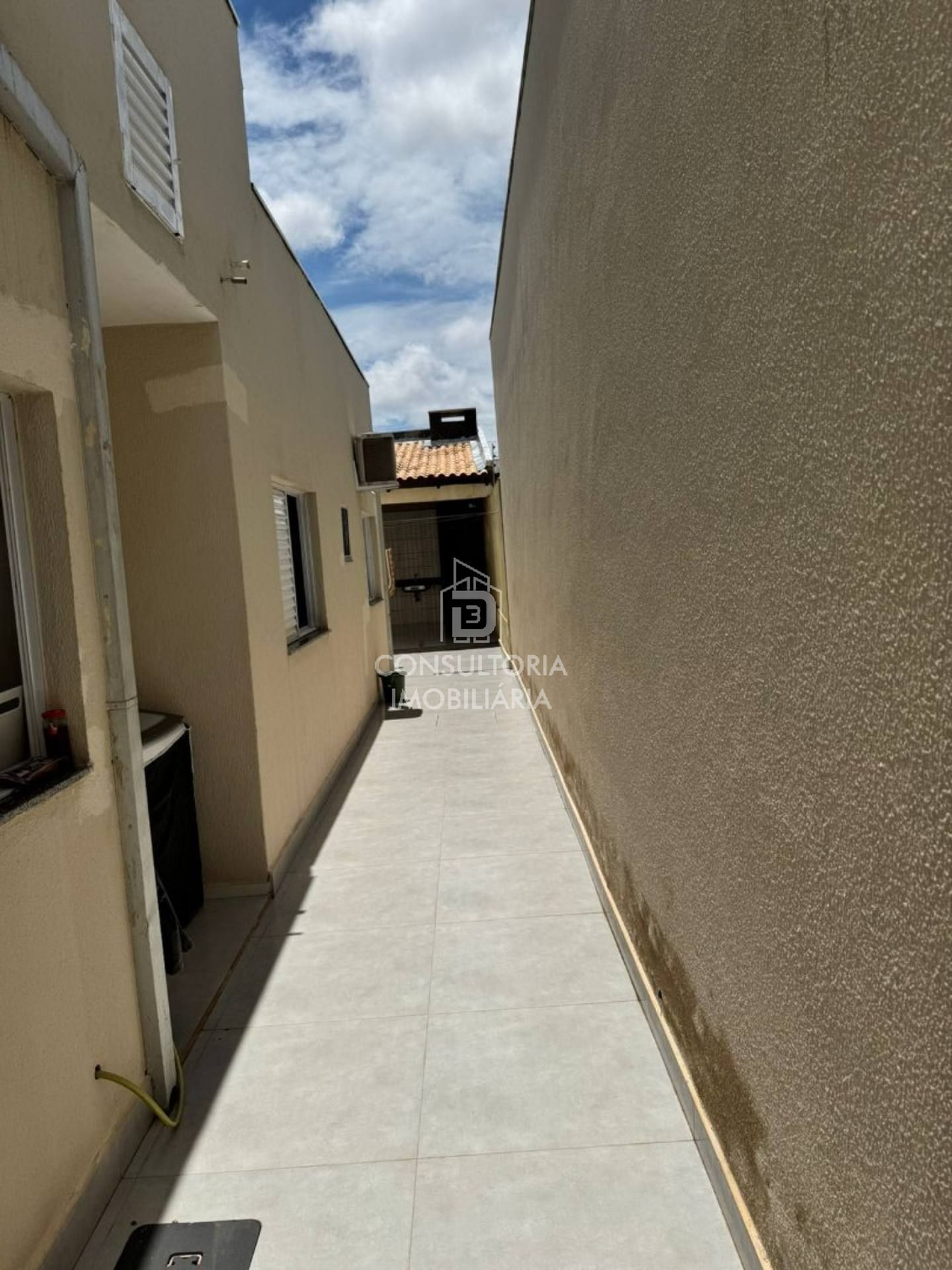 VENDO ESSA LINDA CASA  NO BAIRRO CANELAS