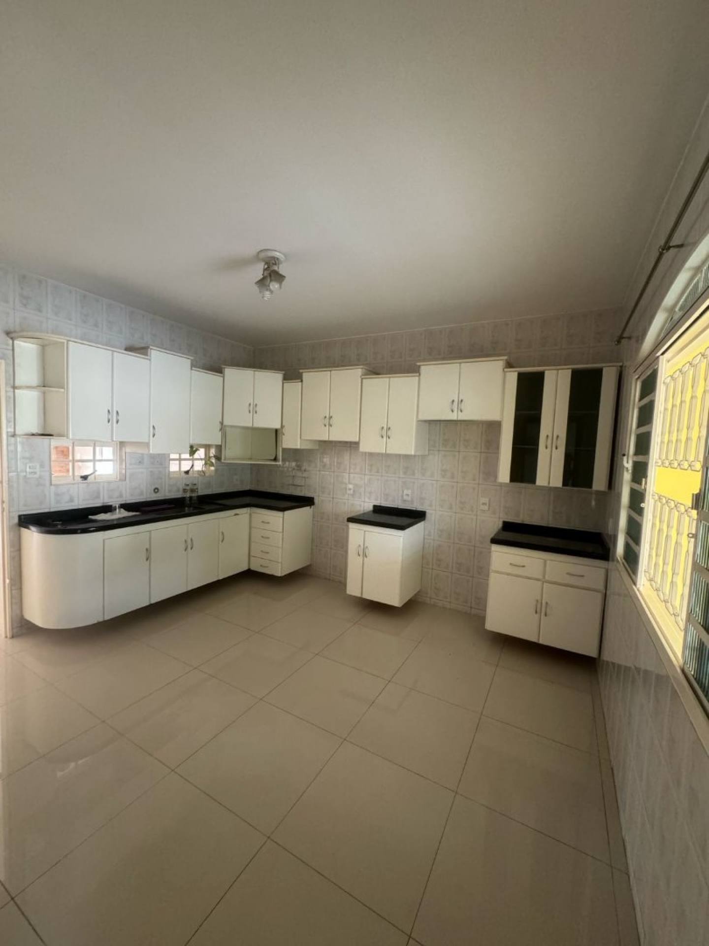 LINDA CASA , BAIRRO JARDIM DOS ESTADOS