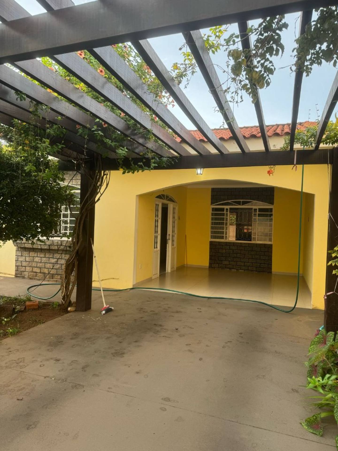 LINDA CASA , BAIRRO JARDIM DOS ESTADOS