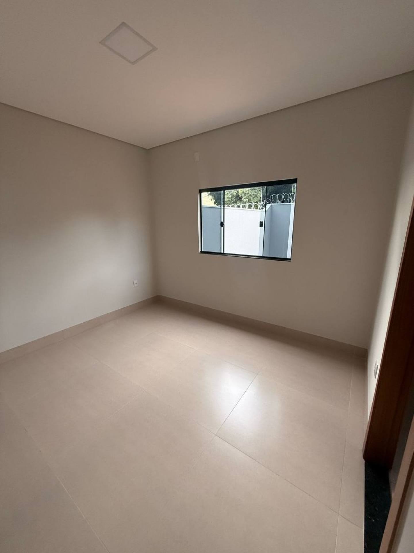 LINDA CASA,BAIRRO IKARAY