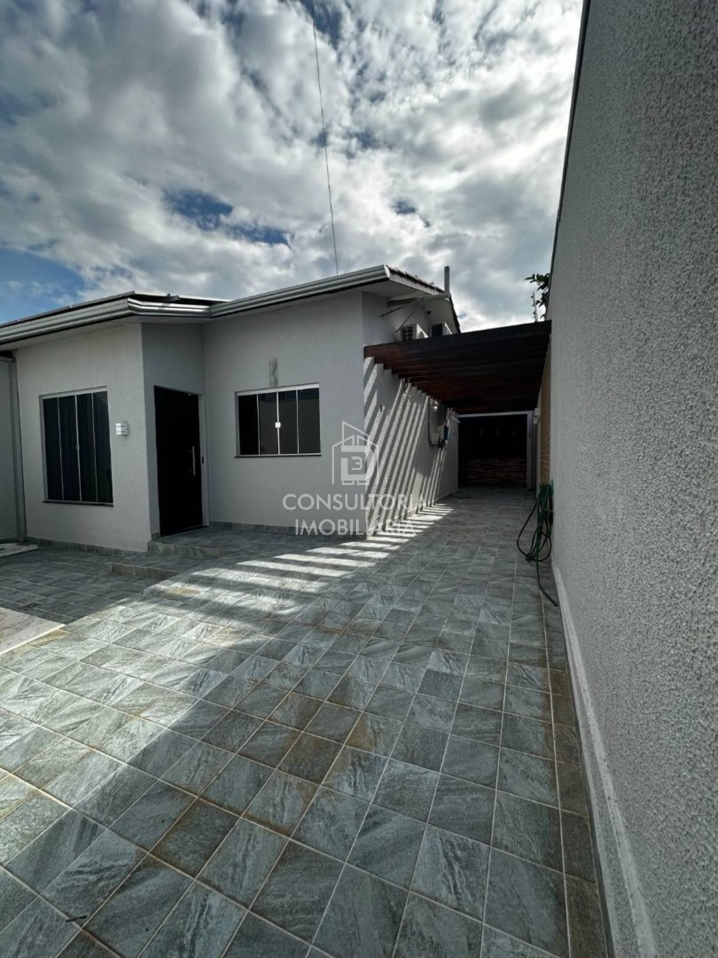 LINDA CASA , CONDOMINIO SERRA AZUL 2