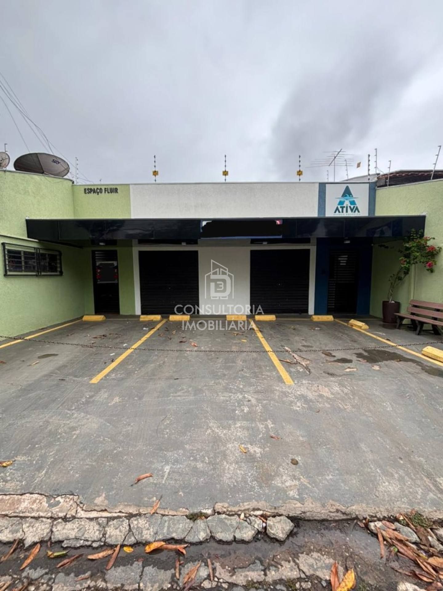 ALUGA-SE SALA COMERCIAL