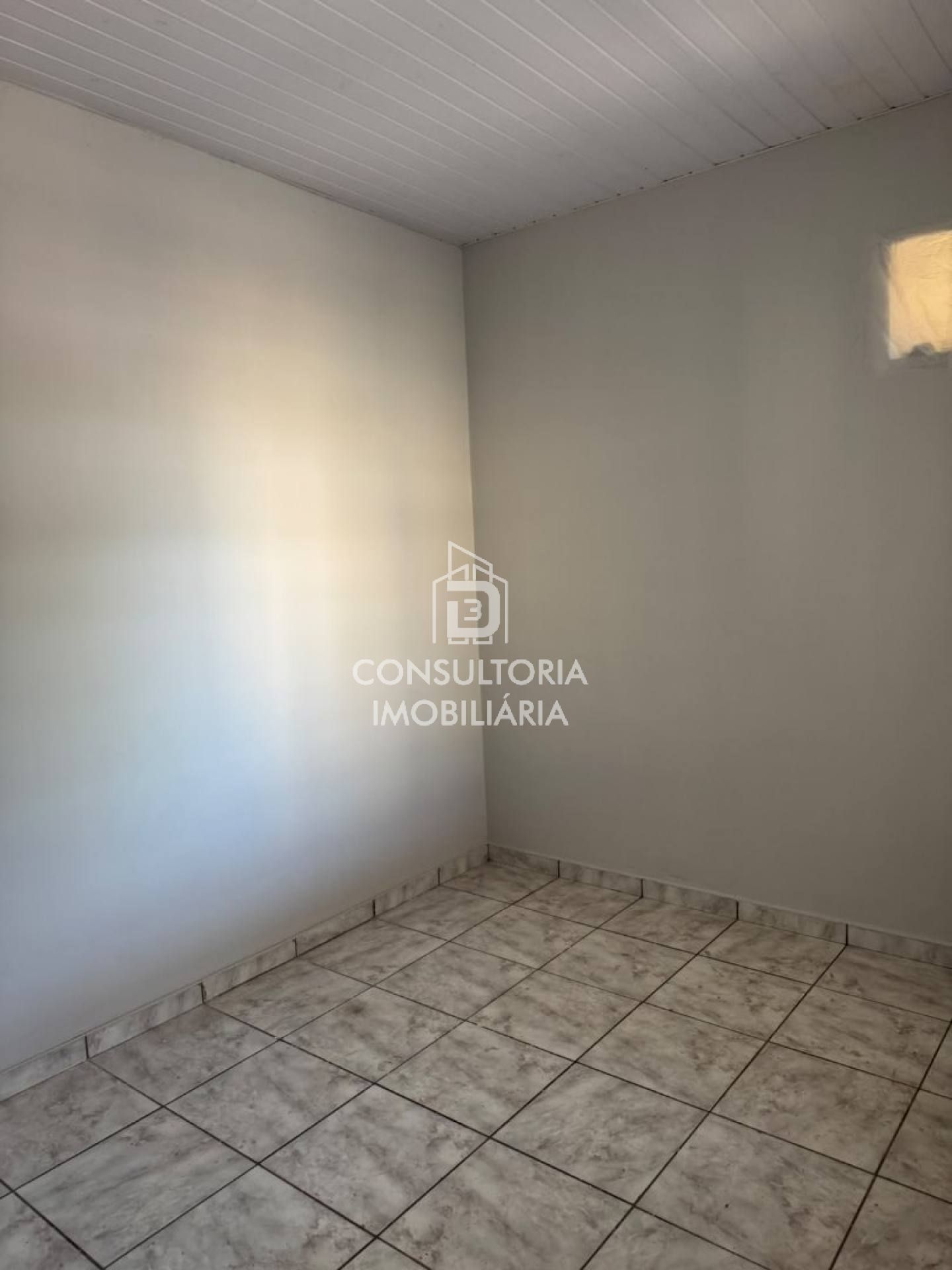 CASA COM 3/4 E GARAGEM COBERTA