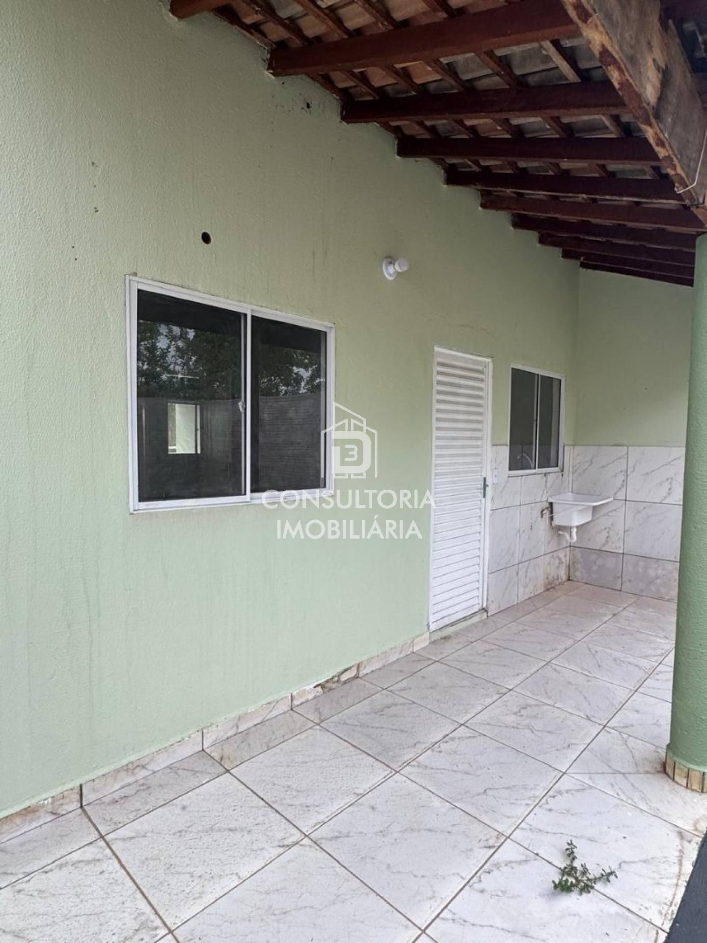 CASA 2 QUARTOS TODA REFORMADA