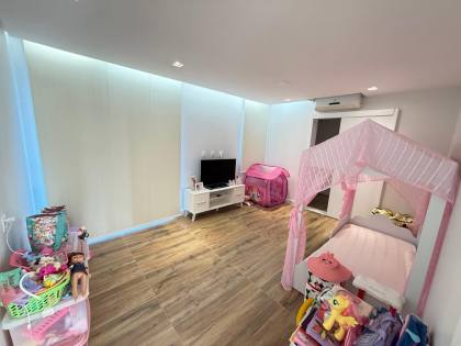 Residencial Damha - Casa Alto Padrão com 4 Suítes e Piscina Privativa