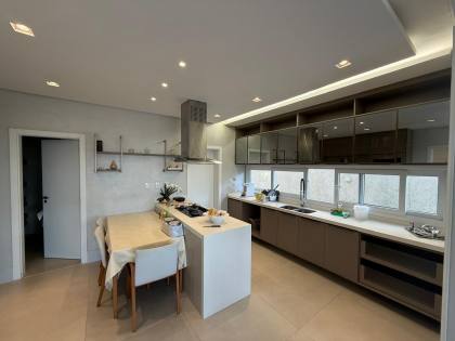 Residencial Damha - Casa Alto Padrão com 4 Suítes e Piscina Privativa