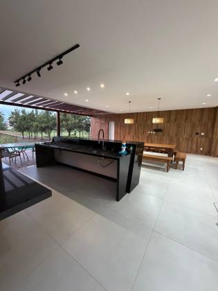 Casa de Alto Padrão com 4 Suítes e Piscina Privativa a venda no Damha