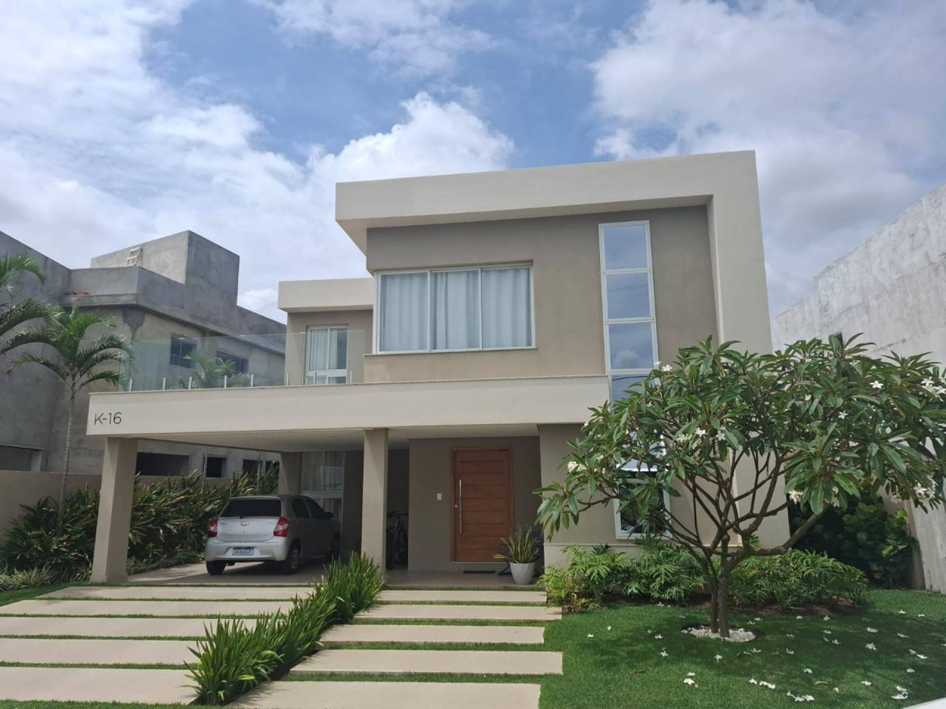 Casa de Alto Padrão no Damha Beach Resort – Fundo para o Lago